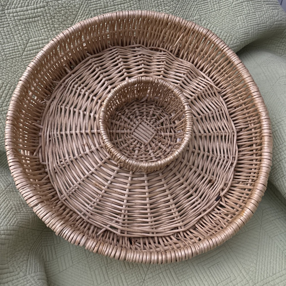 Vtg Rattan Wicker Chip & Dip Basket Serving Tray Hosting Home Decor Boho 17.5"
